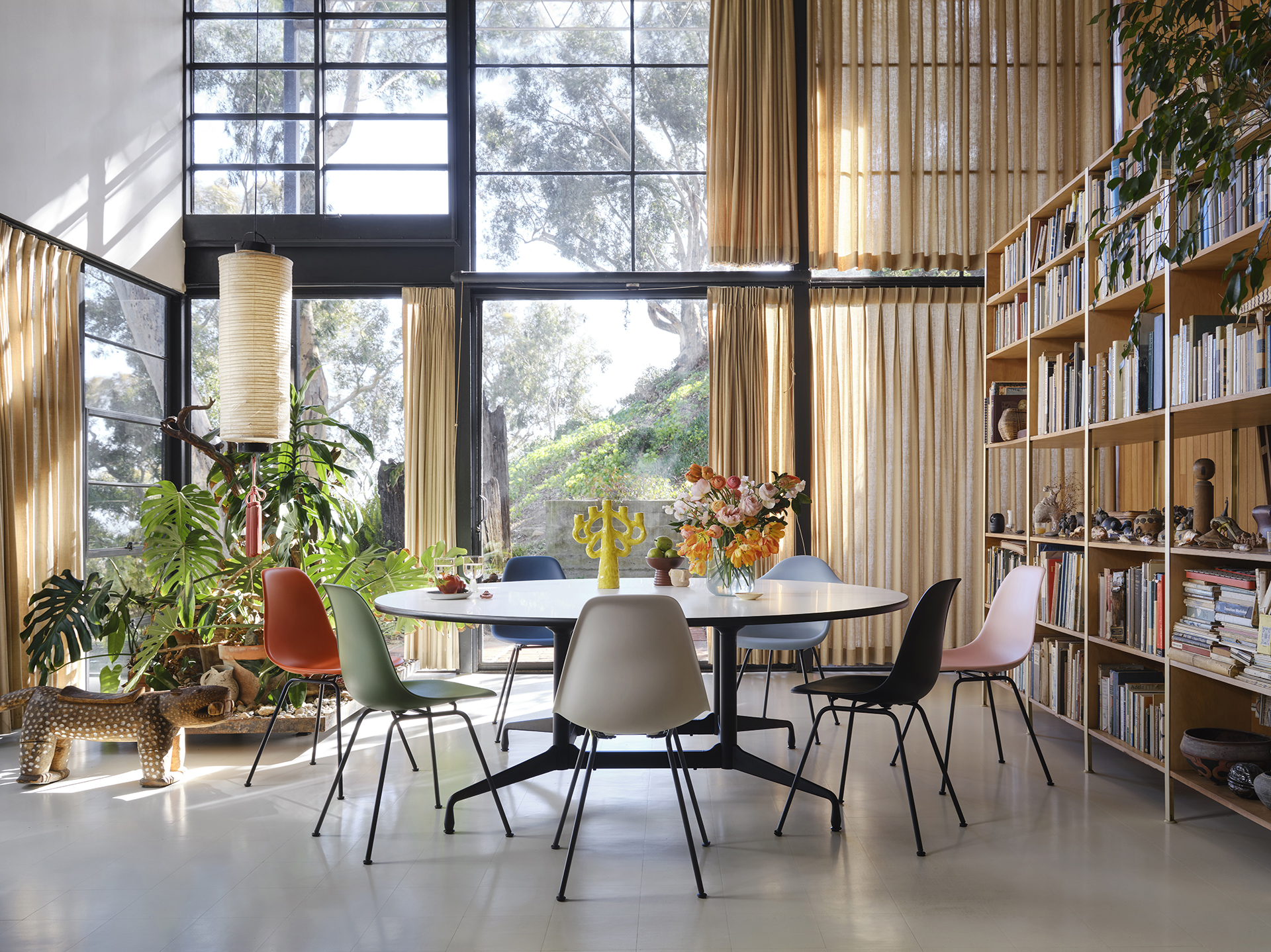 Inszeniert im Eames House, Pacific Palisades, Kalifornien © Eames Foundation, 2023