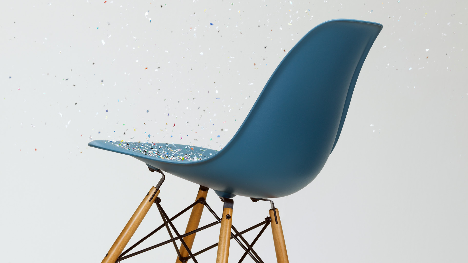 8791967_Eames_Plastic_Chair_RE_keyvisual_16-9_master 8791967_Eames_Plastic_Chair_RE_keyvisual_16-9_master